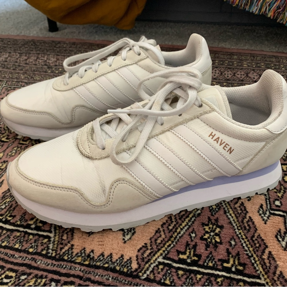 Adidas Haven offwhite and lavender casual sneaker. Size US 9.5 UK 8